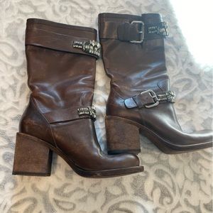 Vera Wang Lavender label mid calf brown boots